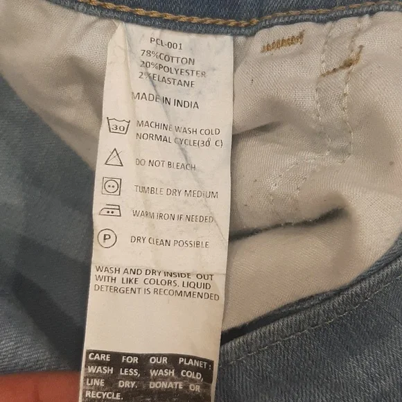 Levis - Picture 6 of 10